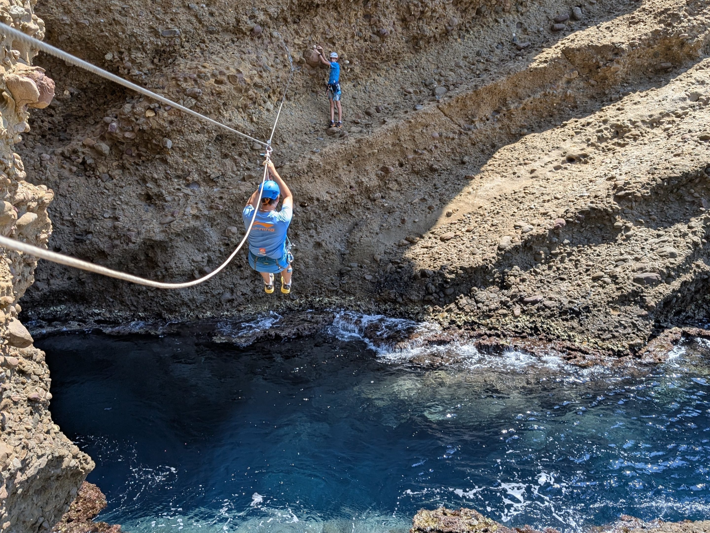 tyrolienne de la via cordata du trou souffleur à la ciotat